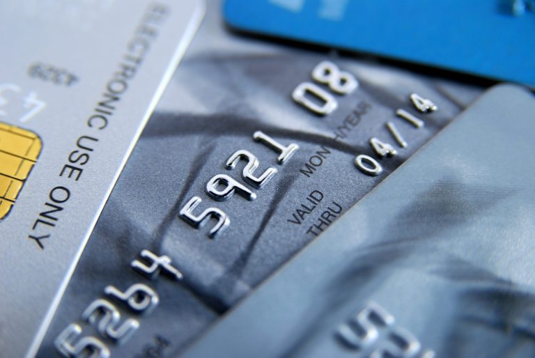 Choosing the Right Credit Card: A Guide for Students and Young Adults